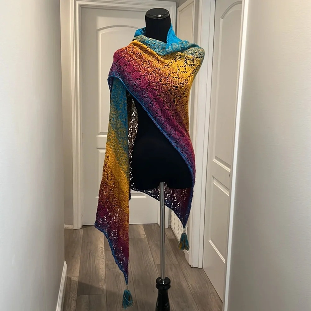Rare Handcrafted MulticolorTriangle Wrap - Picture 6 of 7